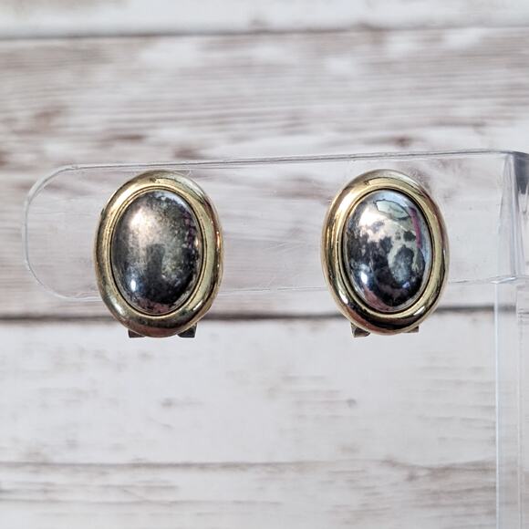 Vintage Clip On Earrings Multi Tone Oval Shape 0.75" - Tarnished - Picture 1 of 7